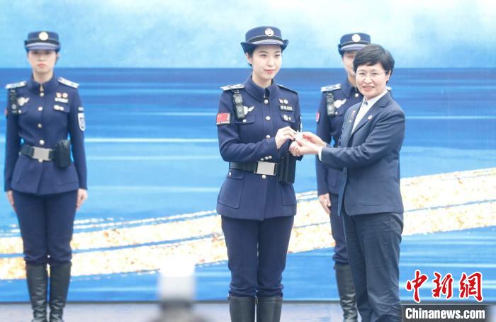 当西湖女子巡逻队赶上颐和园 “表里兼修” 倡文明