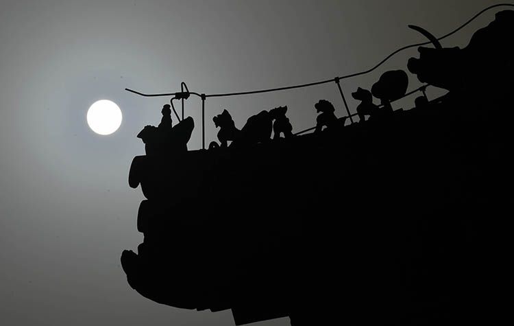 实拍 | 北京再次沙尘来袭,黄沙覆盖中的故宫、鸟巢