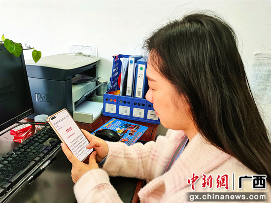 靖西“党史百年每天读”助下层党员学深悟透笃行