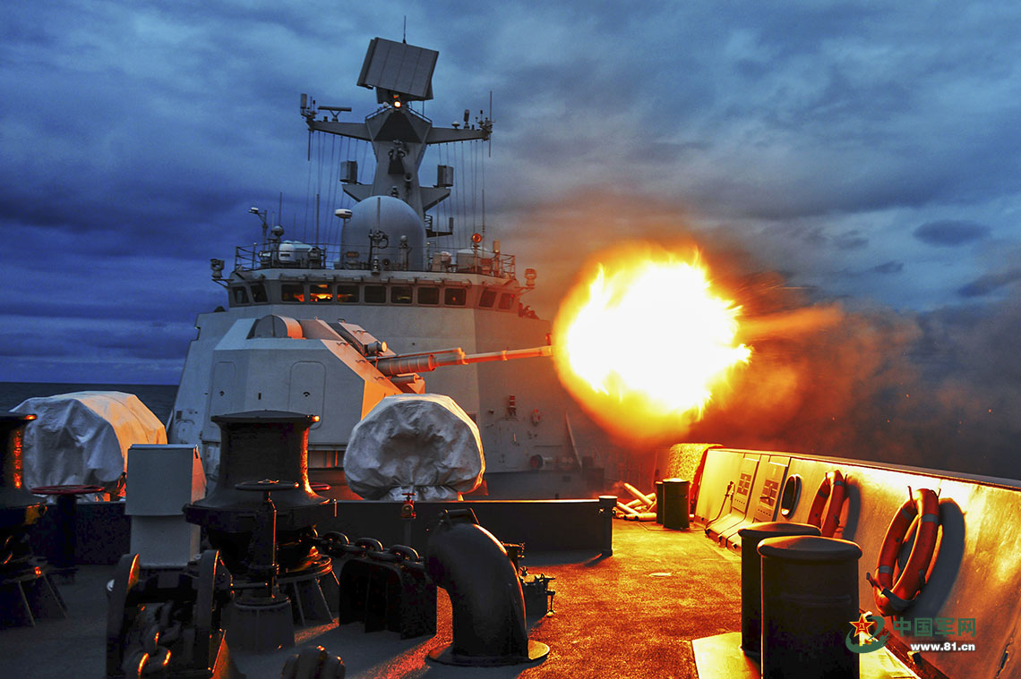 火力全覆盖 舰艇编队打响实弹立体对抗