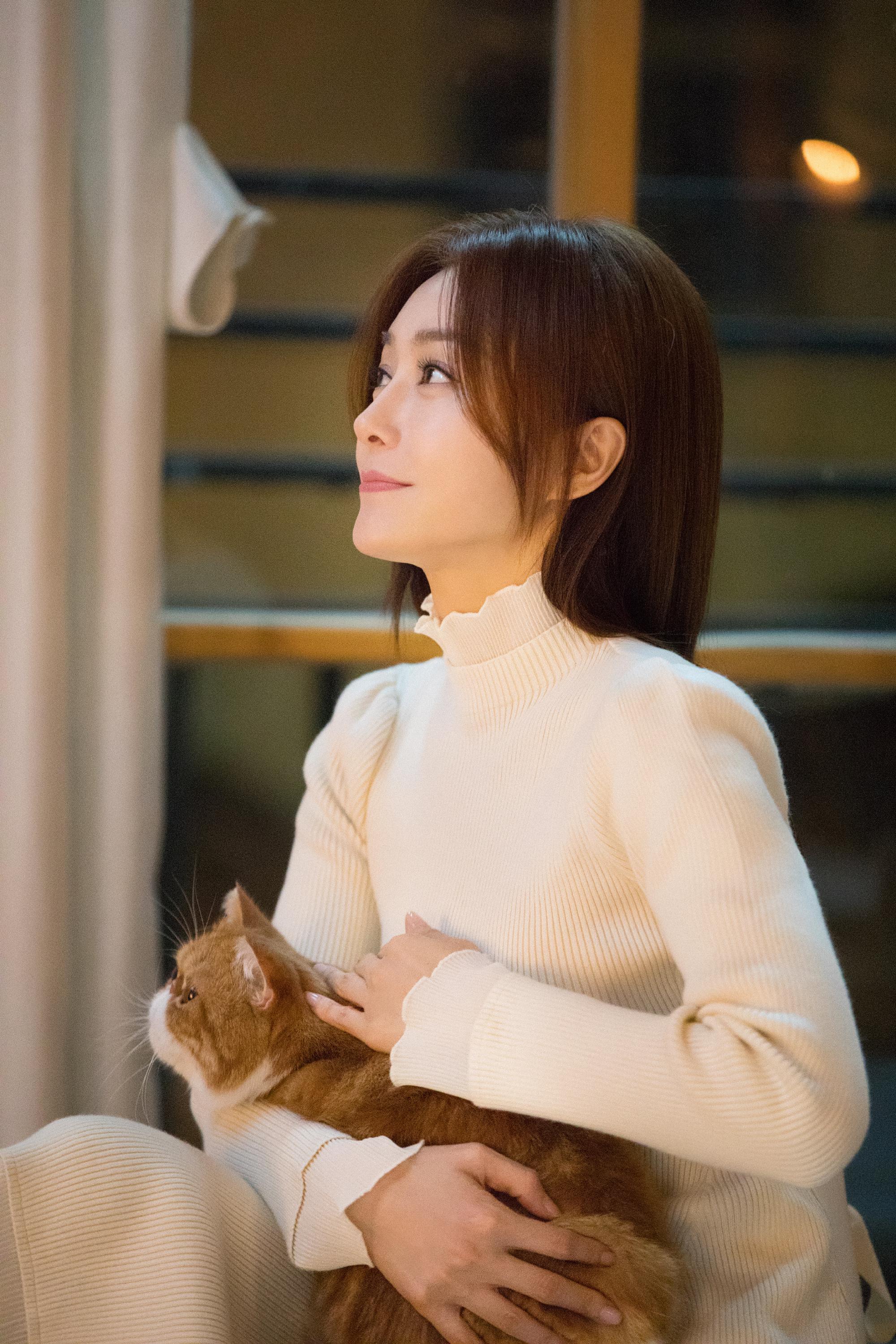 《平行时空碰见你》秦岚上演腹肌擦药 戏里戏外高能撒糖甜翻众人