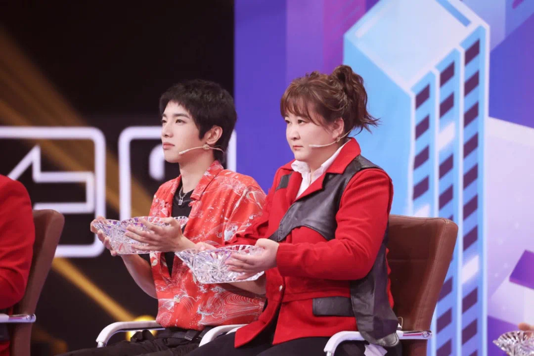 贾玲《王牌对王牌6》首播遭“众叛亲离” 2021影戏综艺全面着花