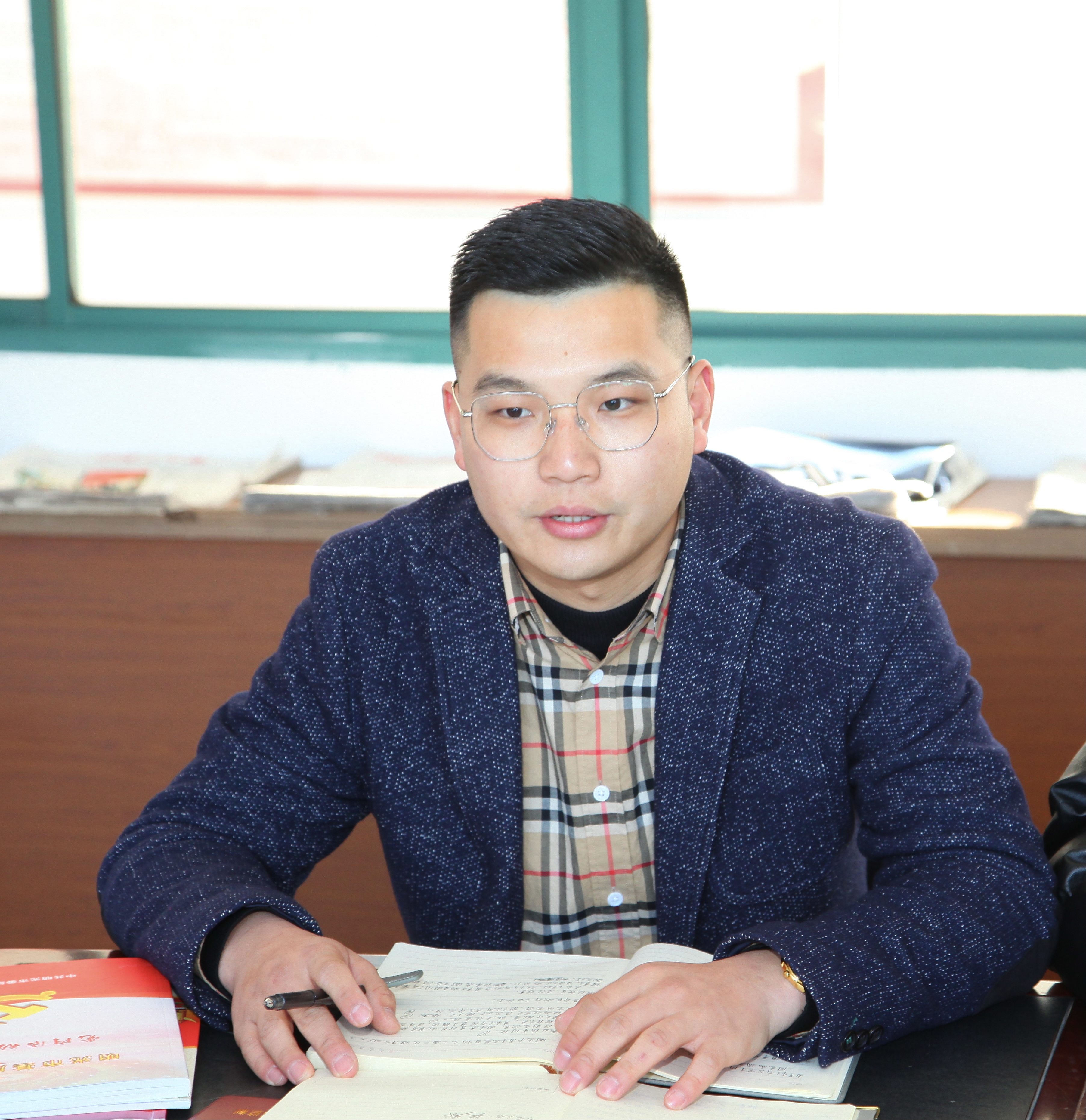 张默：从创业青年到热血团干