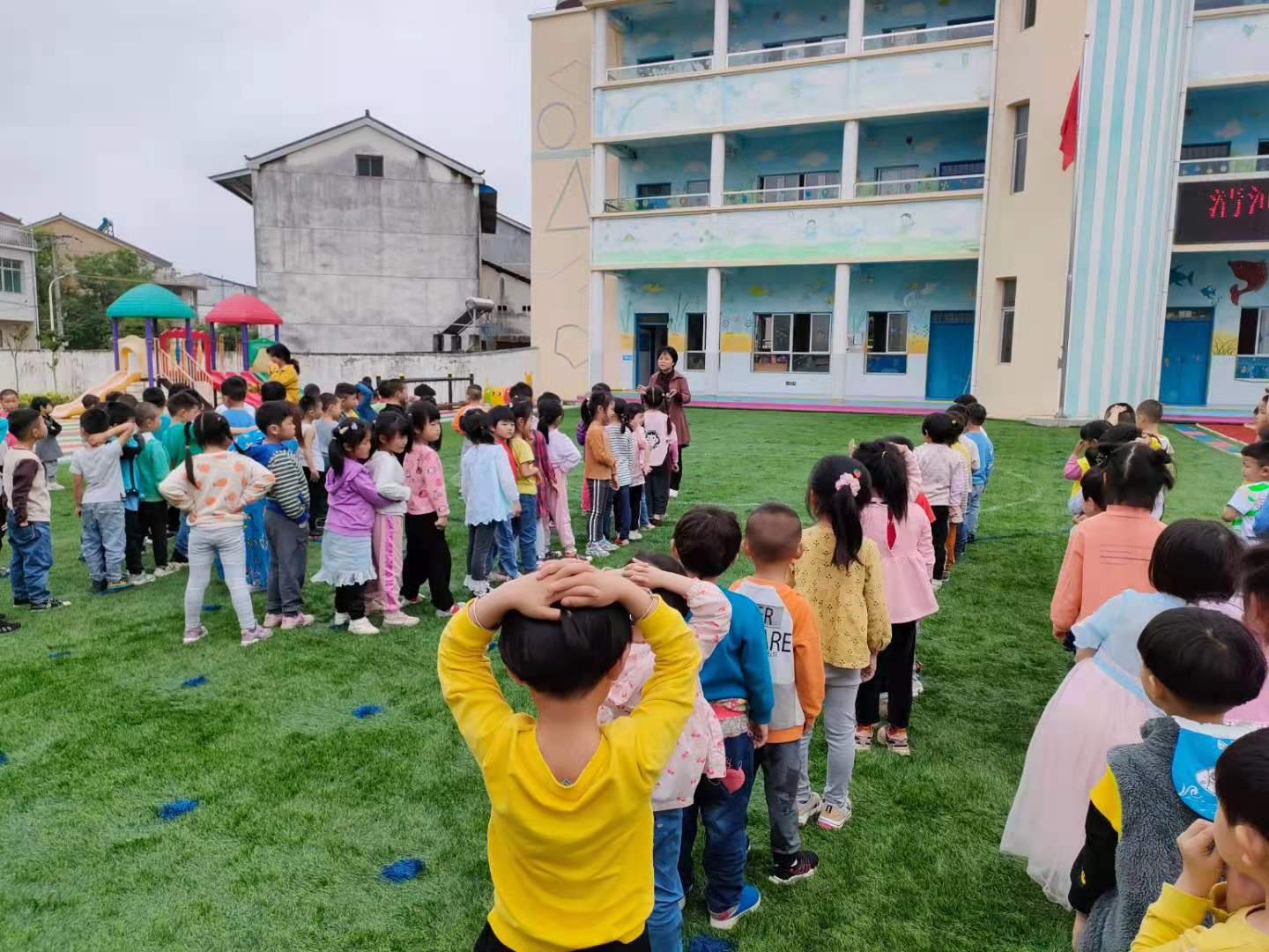 怀宁县清河中心幼儿园开展防震演练活动