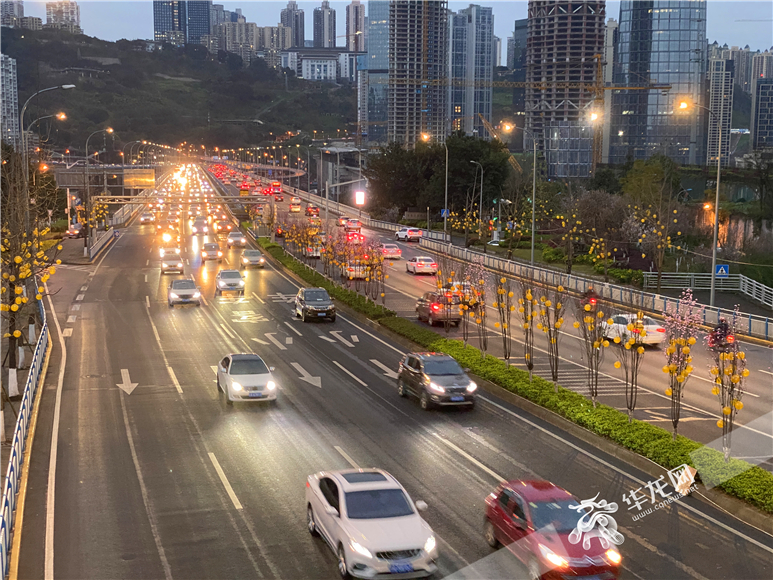 视频 | 重庆错峰通行首日交通平稳 这些通行法则再来“温习”下