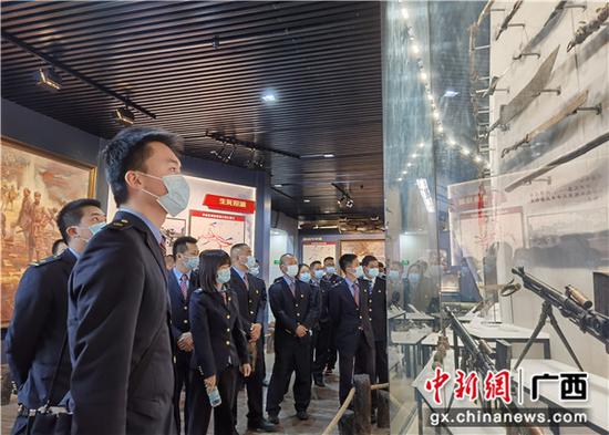 图为勾当现场。陈雨雨 摄 桂林铁路地域开展党史进修教诲主干党员现场解说