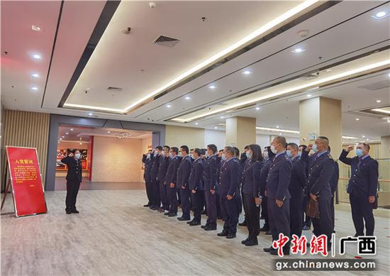 图为勾当现场。陈雨雨 摄 桂林铁路地域开展党史进修教诲主干党员现场解说