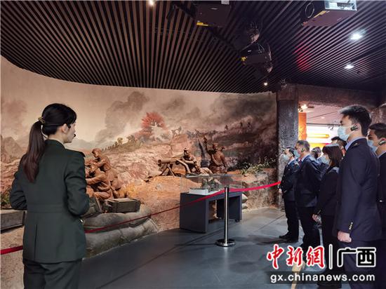 图为勾当现场。陈雨雨 摄 桂林铁路地域开展党史进修教诲主干党员现场解说