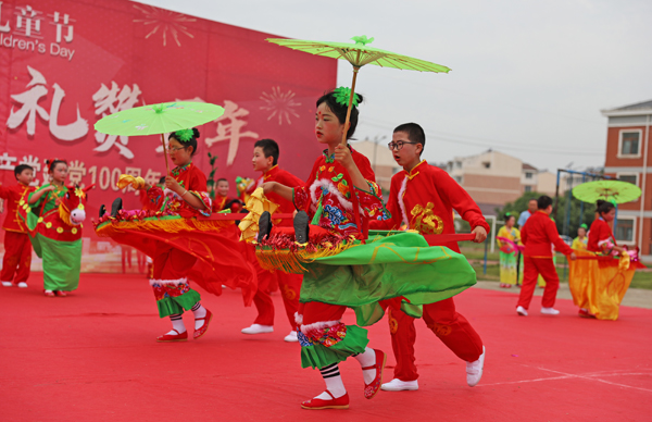 村娃传非遗快乐过“六一”
