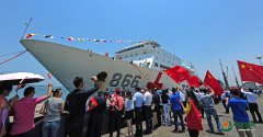 中国海军和平方舟医院船首访安哥拉