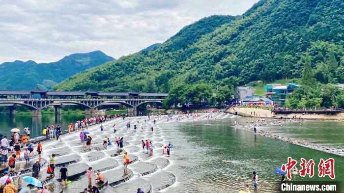 富阳龙鳞坝。 钱晨菲 摄 风自钱塘来——“浙”一江 看“两山”