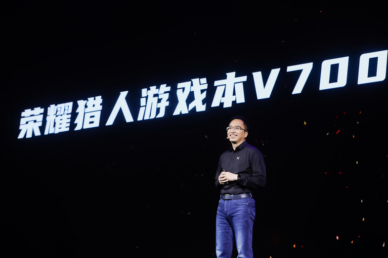 升降式风谷散热超强机能释放，荣耀猎人游戏本V700起售价7499