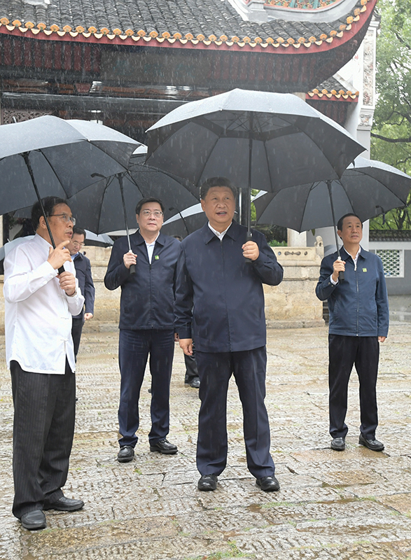 2020年9月17日，习近平在湖南大学岳麓书院考查调研，相识人才造就、文化传承等环境。