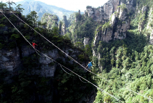 2019年湖南武陵源徒步大会暨张家界黄石寨高空扁带反抗赛乐成举行_湖北在线