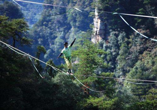 2019年湖南武陵源徒步大会暨张家界黄石寨高空扁带反抗赛乐成举行_湖北在线