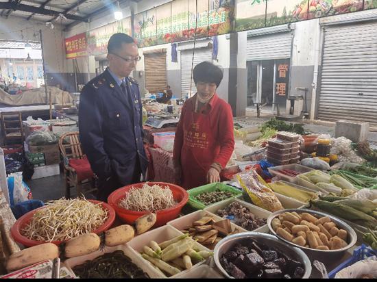 浙江宁海试点“摊长制” 摸索市场策划户行业自治