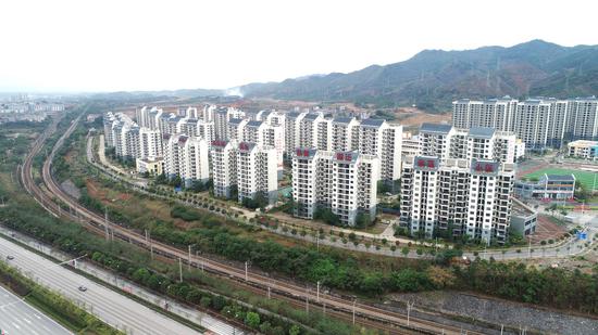 航拍百色深圳小镇。蒙福运 摄 百色市:壮乡红城演绎“千姿百色”