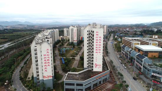 航拍百色深圳小镇。蒙福运 摄 百色市:壮乡红城演绎“千姿百色”