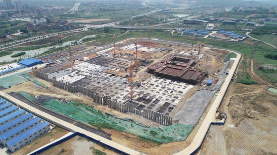 百色深百财富园在建工地。蒙福运 摄 百色市:壮乡红城演绎“千姿百色”