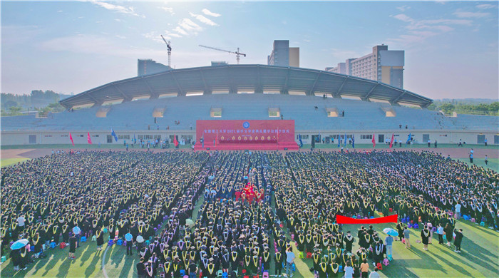 安徽理工大学谨慎进行2021届学生结业仪式暨学位授予典礼