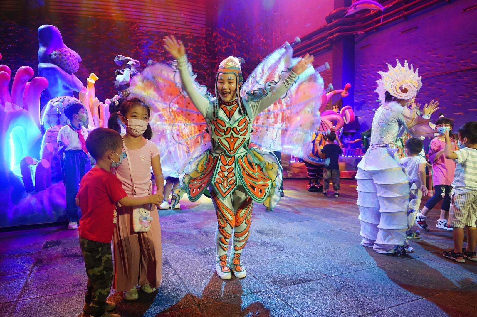 开启奇幻之旅！北京海洋馆推出陶醉式亲子互动秀