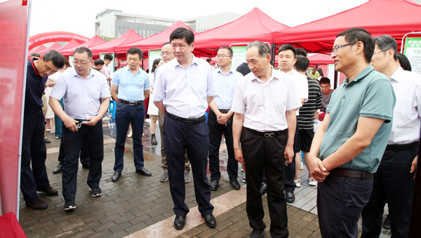 2021“春暖皖江”安徽共青团组织处事青年就业系列雇用会走进安徽水利水电职业技能学院