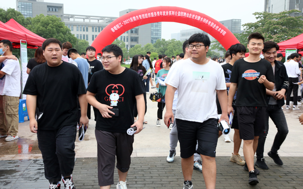 2021“春暖皖江”安徽共青团组织处事青年就业系列雇用会走进安徽水利水电职业技能学院