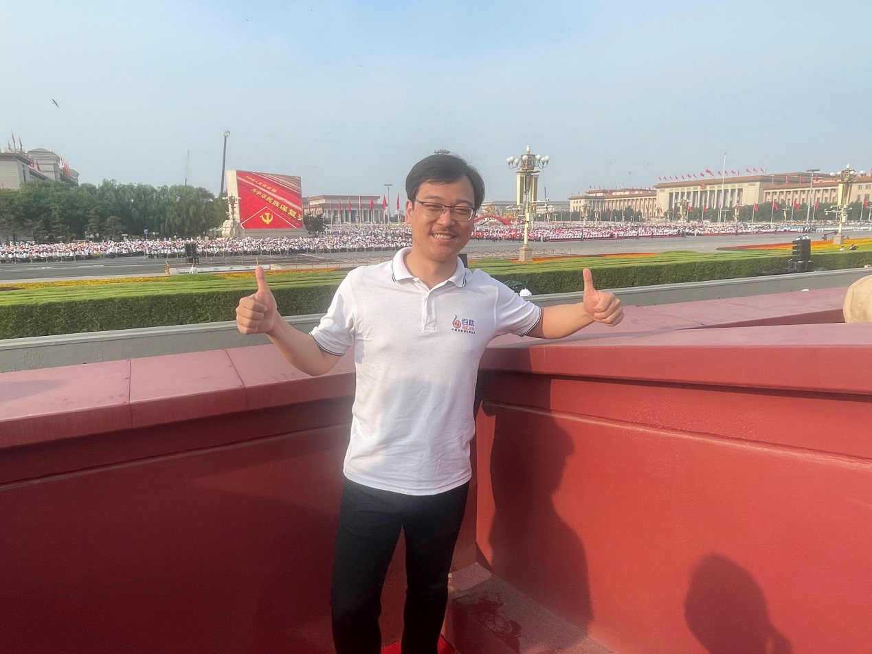 程磊：戴德党和时代 教育百助接续格斗