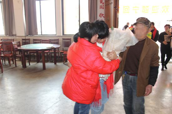 疏散35年末团聚 浙江奉化公益协会搭建寻亲团圆桥梁