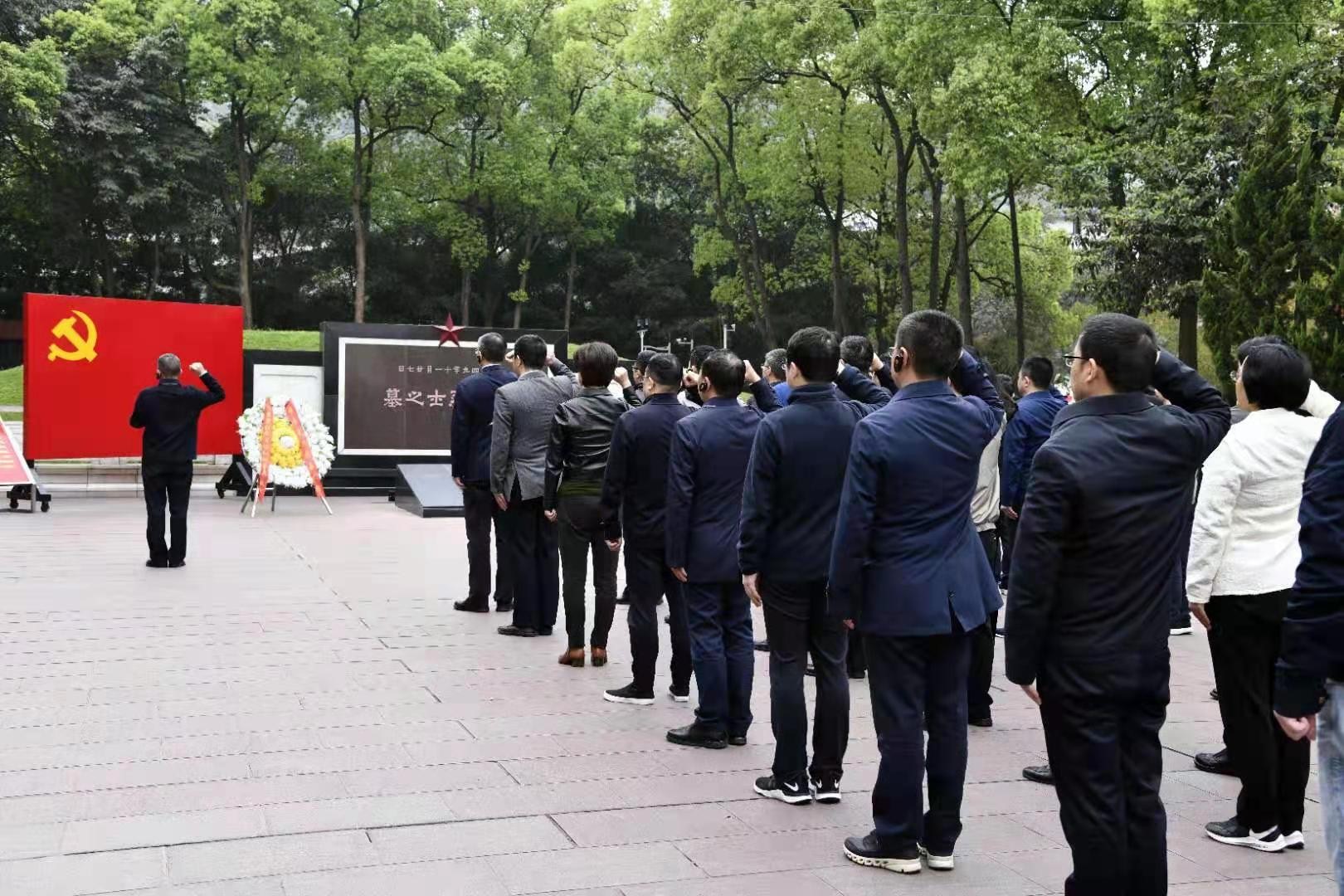 做优良作风忠实传人 罗致奋进的伶俐气力 重庆市委党校（重庆行政学院）中青班学员扎实开展 党史进修教诲