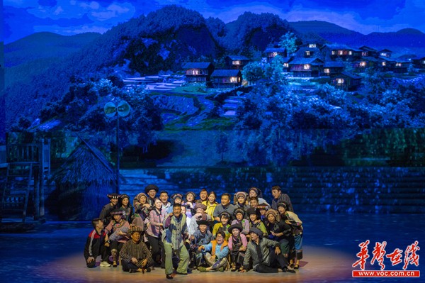 大型史诗歌舞剧《大地颂歌》首次果真表演 杜家毫许达哲李微微乌兰寓目