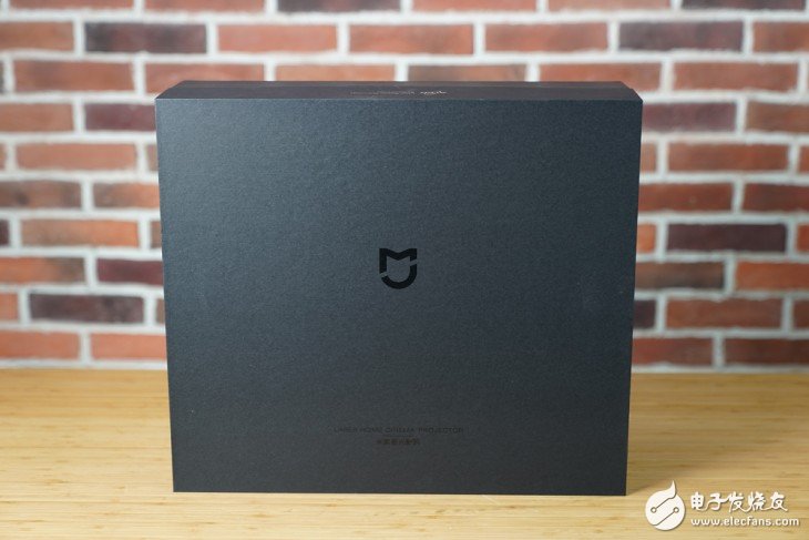 小米激光电视怎么样？小米激光电视评测：9999元的家庭巨幕