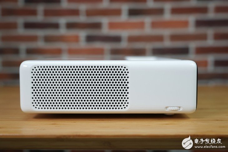 小米激光电视怎么样？小米激光电视评测：9999元的家庭巨幕