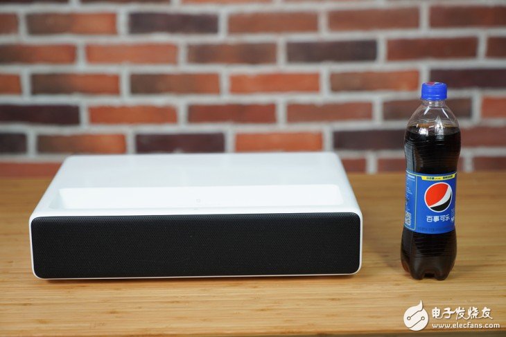 小米激光电视怎么样？小米激光电视评测：9999元的家庭巨幕