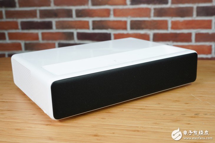 小米激光电视怎么样？小米激光电视评测：9999元的家庭巨幕