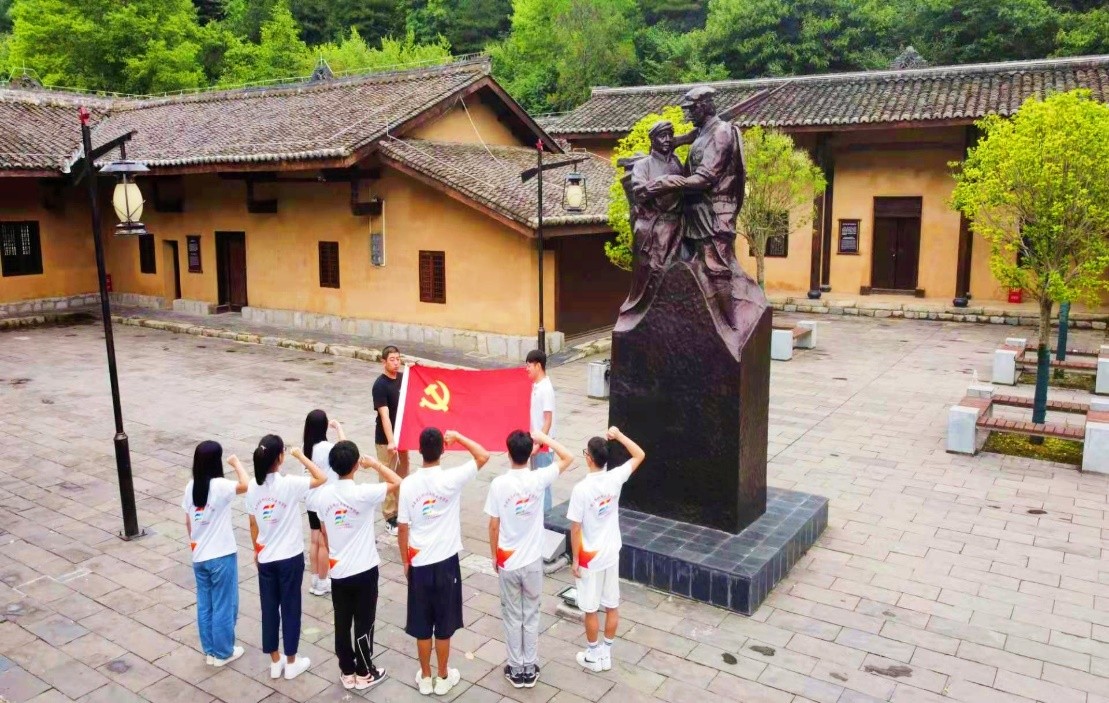 华清学子三下乡：激发爱党热情，弘扬革命精神