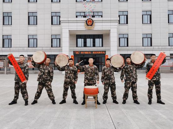 武警温州支队：“云”上文化“大礼包”为春节添出色