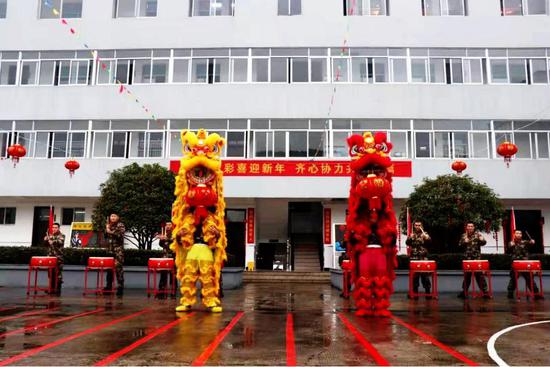 武警温州支队：“云”上文化“大礼包”为春节添出色
