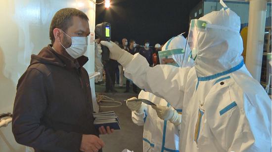 海关关员恪守港口国门：入境卫生检疫不放松