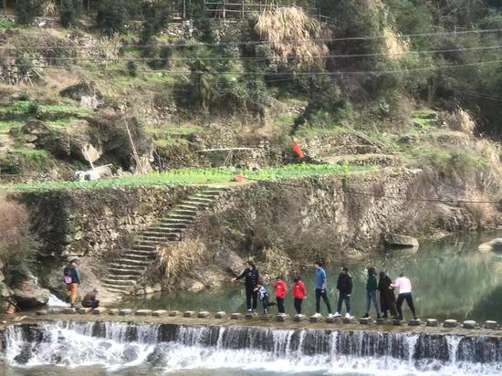 浙江多地入春 勉励市民旅客到村子和海岛去