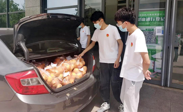 全椒：团团带货助果农渡难关4万斤黄桃3天秒购