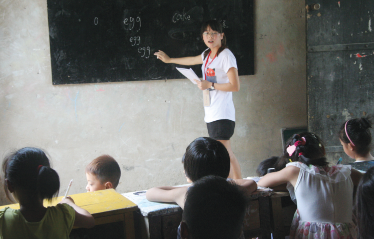 行知学堂里的赶路人