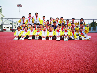 行知学堂里的赶路人