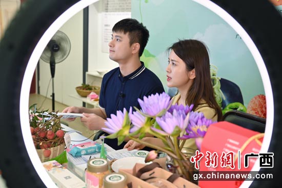 贵港市"618"购物节:荷城特产热销全国 线上消费稳中