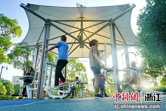 浙江嘉兴：全民健身日 奥运励我行