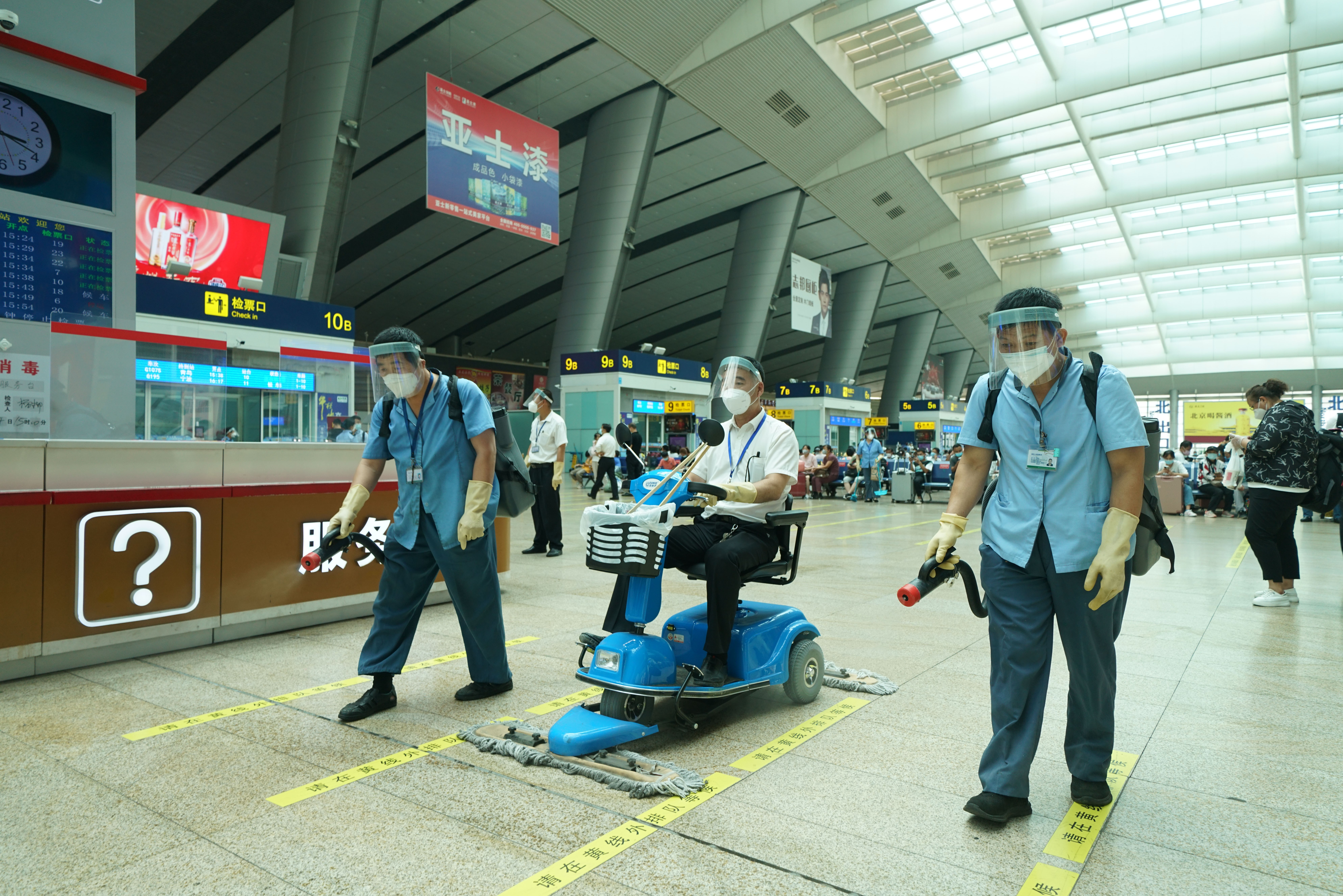 新疫情下的北京火车站：消毒频次加密，游客明明淘汰