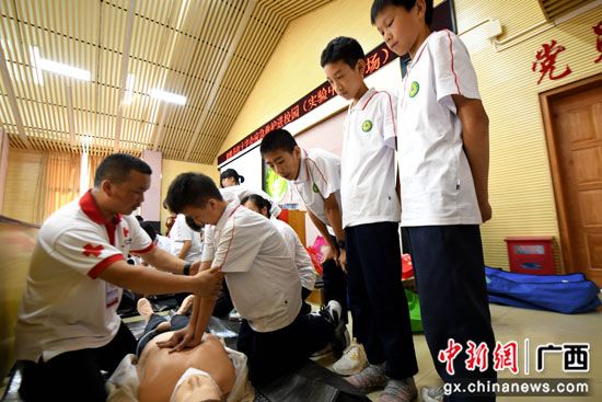 应抢救护常识走进广西龙胜县校园