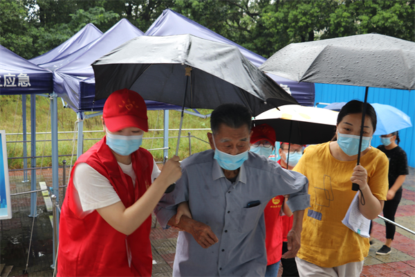 枞阳县疫苗接种一线的暖心故事