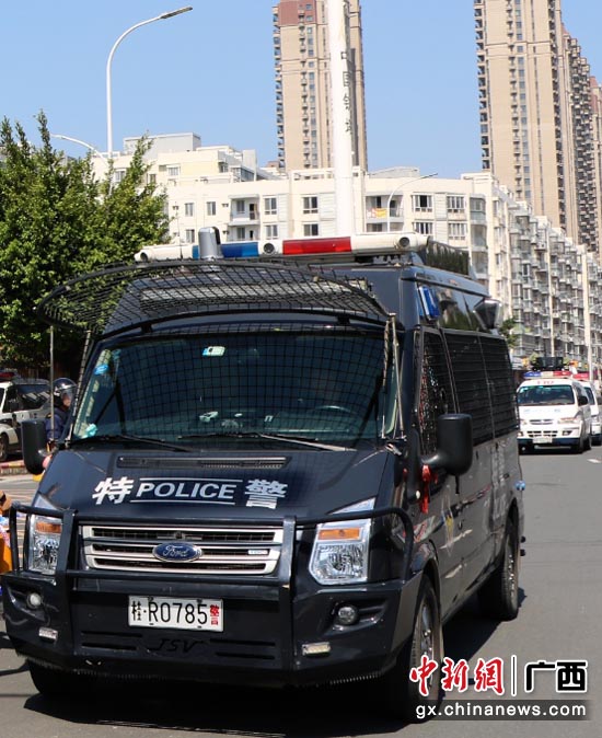 广西首台5G巡逻警车投入利用