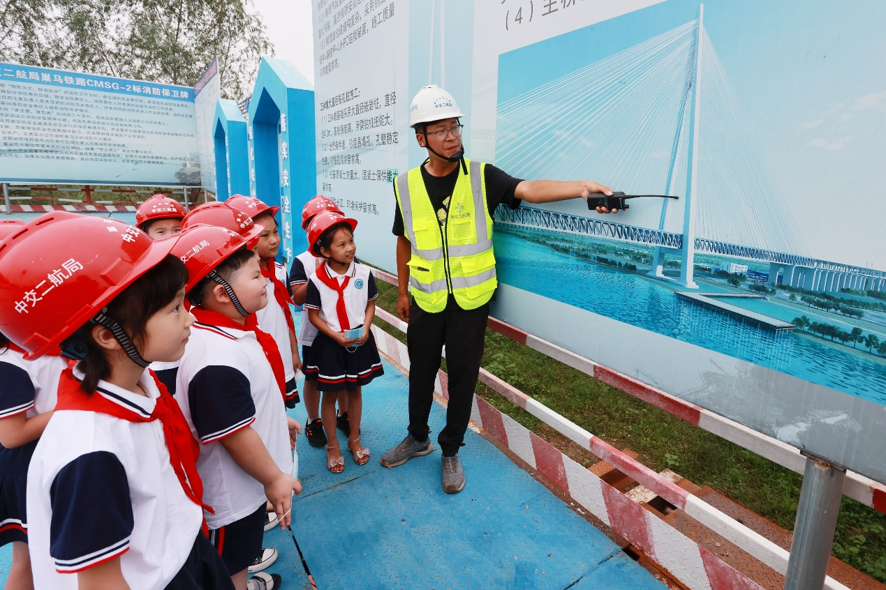 开学第一课——见证老家的成长 我与大桥共生长